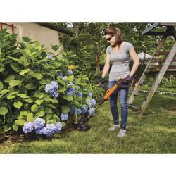 BLACK + DECKER EASYFEED 20-VOLT STRAIGHT CORDLESS ELECTRIC STRING TRIMMER  EDGER for Sale in Oak Park, IL - OfferUp