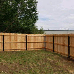 Privacy Fence With Metal Posts (A Better Approach)