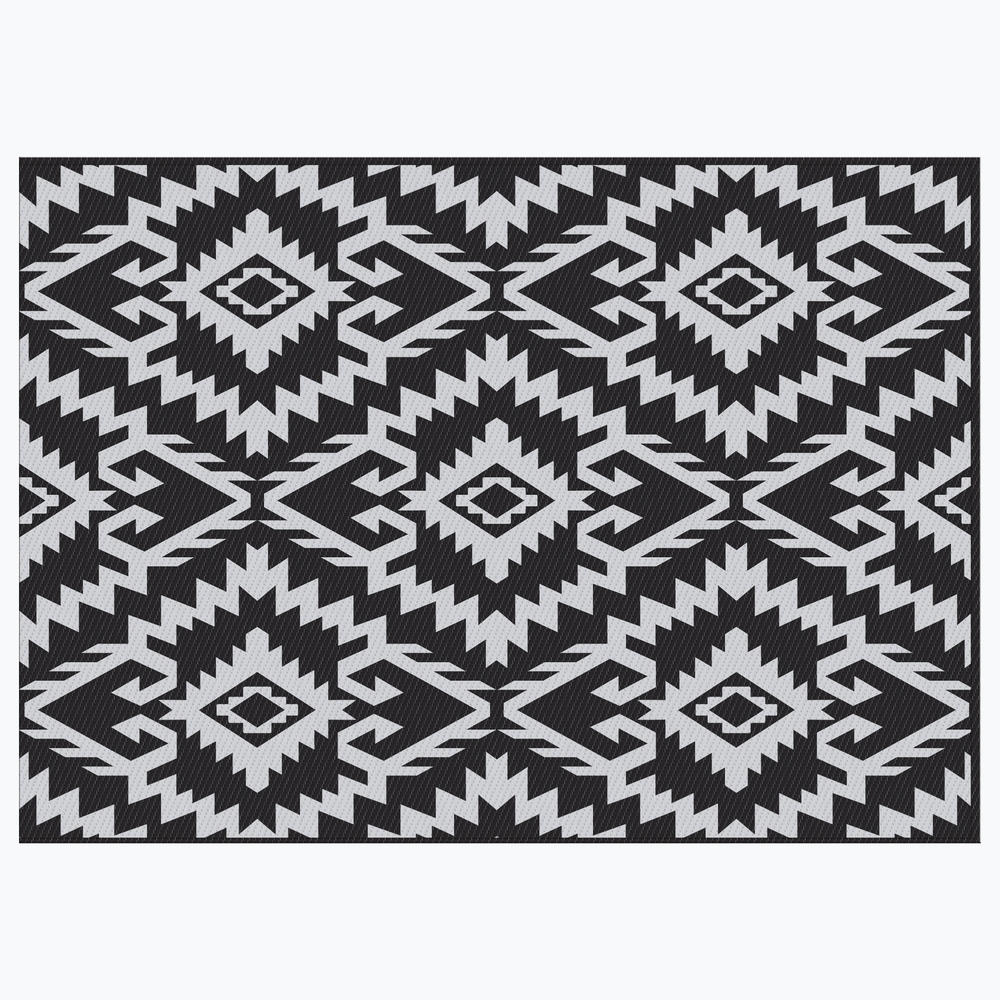 Korhani Jastin Charcoal/White 5' x 7' Patio Rug