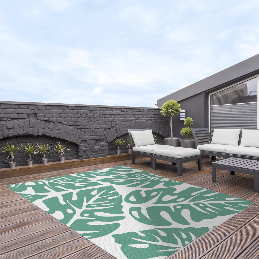 Korhani Matthew Green/White 5' x 7' Patio Rug