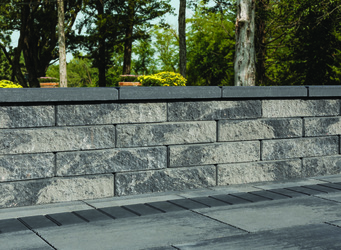 4 x 20 Quarry Gray Kendall Splitface Corner Freestanding Wall