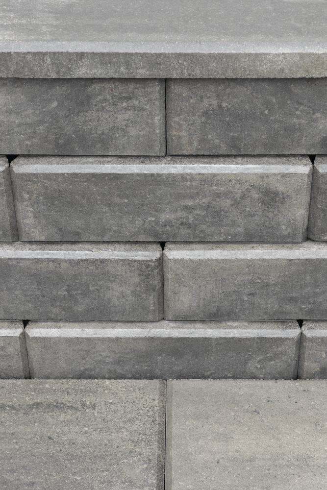 6 x 18 Quarry Gray Smooth Corbyn Retaining Wall Block