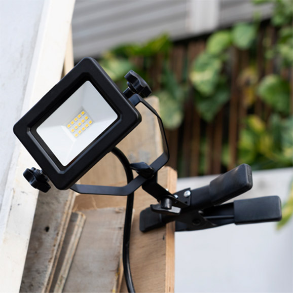 Smart Electrician 1200 Lumen LED Clamp Work Light at Menards