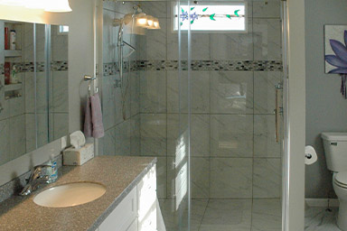 https://cdn.menardc.com/main/store/20090519001/assets/images6/MyProjectGallery/Projects/BathProjects/OutdatedMasterBathroomMakeover/Feature.jpg